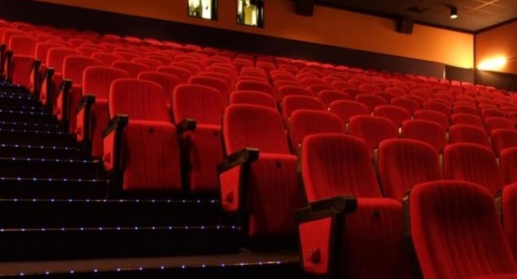 Кабмин разрешил круглосуточный показ фильмов 18+ в кинотеатрах