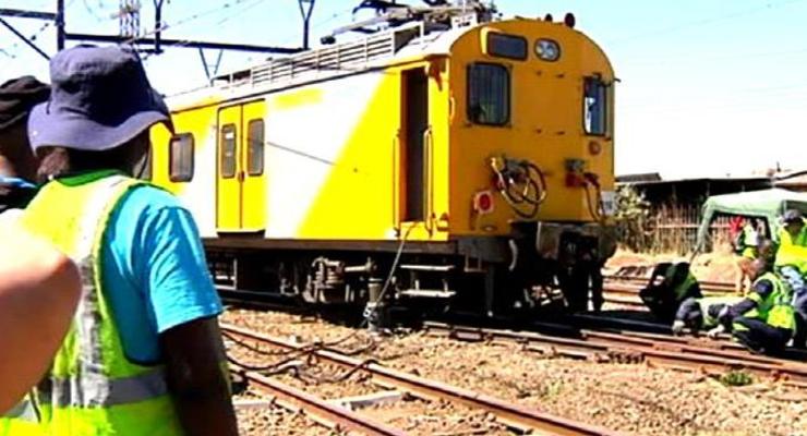 В ЮАР столкнулись два поезда, более 300 пострадавших