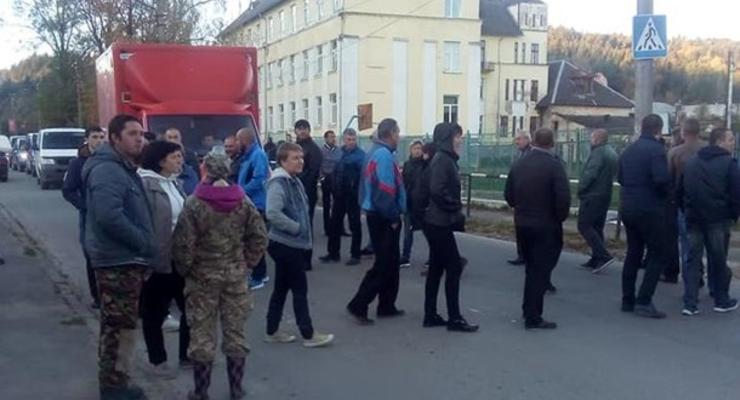 Протестующие разблокировали трассу Львов - Сходница