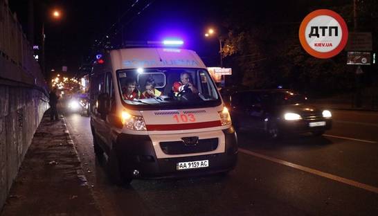 В Киеве Toyota Land Cruiser сбил мужчину, который перебегал шесть полос