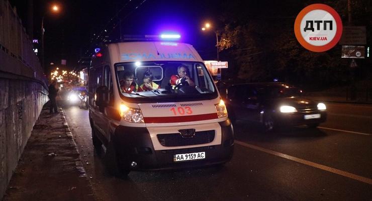 В Киеве Toyota Land Cruiser сбил мужчину, который перебегал шесть полос