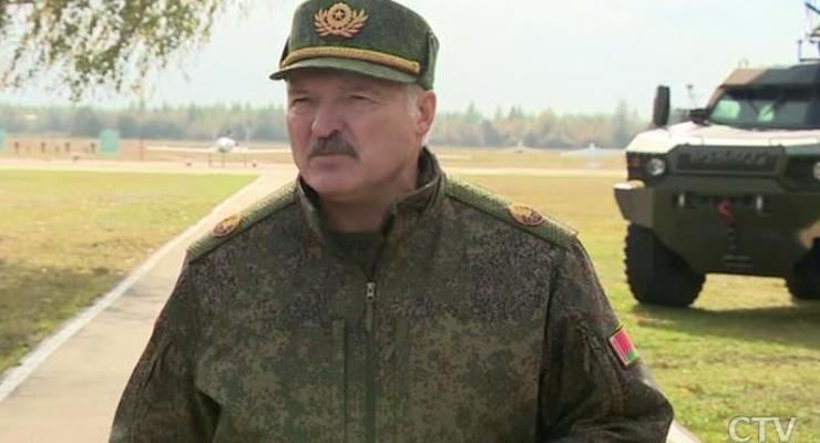 Лукашенко пообещал оружие всем гражданам Беларуси, кроме детей