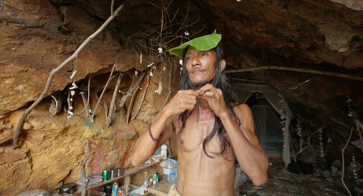 В Таиланде пещерный "Казанова" хвастается трофеями