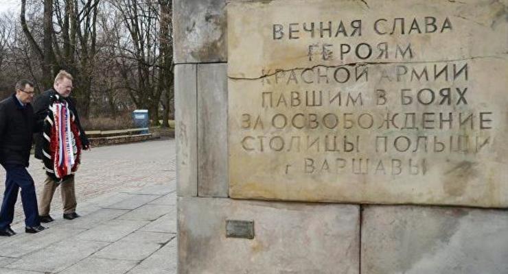 В Польше разбили надгробия на кладбище советских солдат