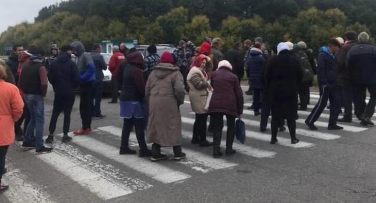 Село против рейдерства: Жители блокируют трассу Киев - Одесса в Черкасской области