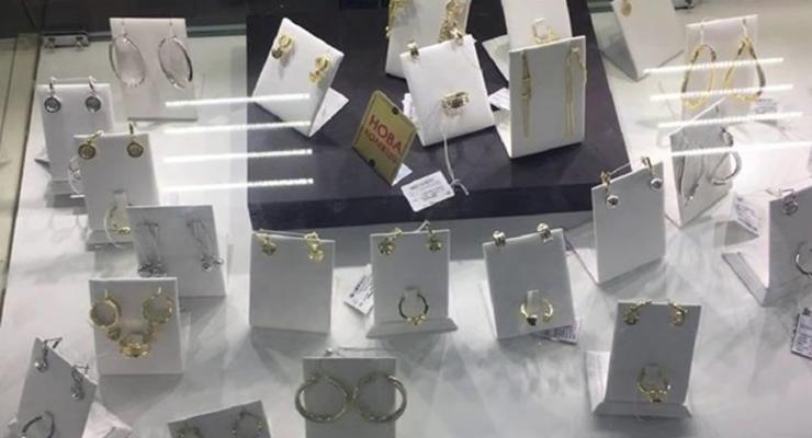 В Киеве продавец обокрала ювелирный магазин на 1,2 млн гривен
