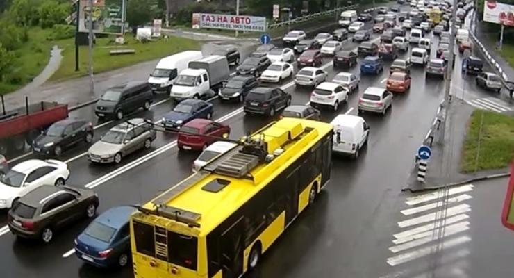 В Киеве на час планируют остановиться авто и маршрутки
