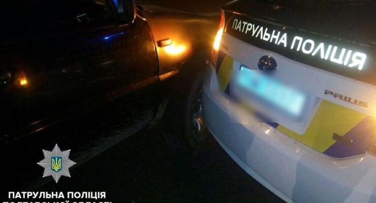 В Полтаве подросток на машине врезался в патрульный Prius