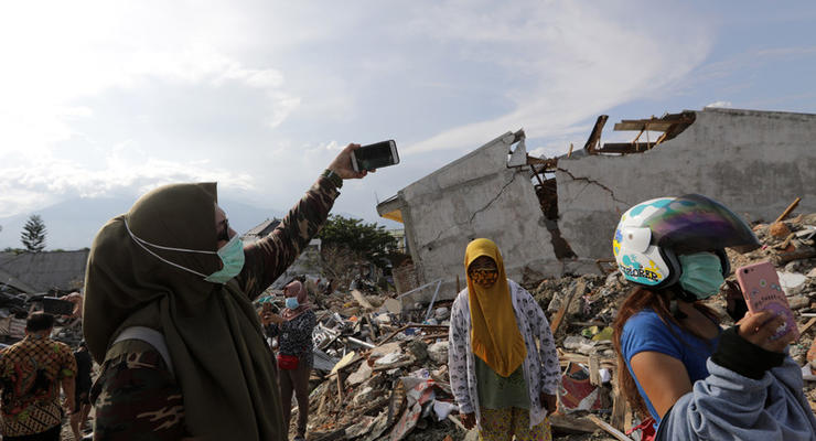 Землетрясение в Индонезии: число погибших возросло до 2045
