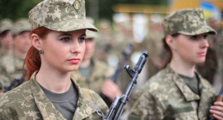 Порошенко подписал закон о гендерном равенстве военнослужащих