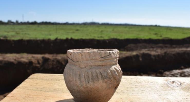 На Арабатской стрелке археологи нашли 16 древних захоронений разных культур
