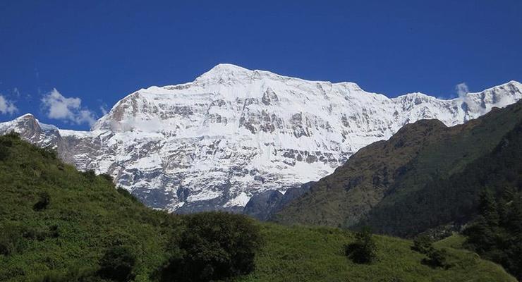 В Гималаях сошла лавина, погибли девять альпинистов
