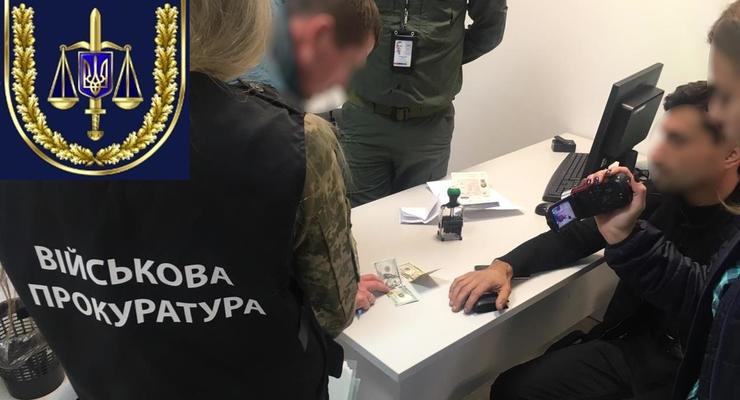 Грузин в аэропорту предложил взятку за пропуск на территорию Украины