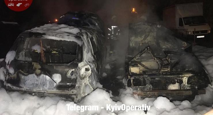 В Киеве сгорели несколько автомобилей