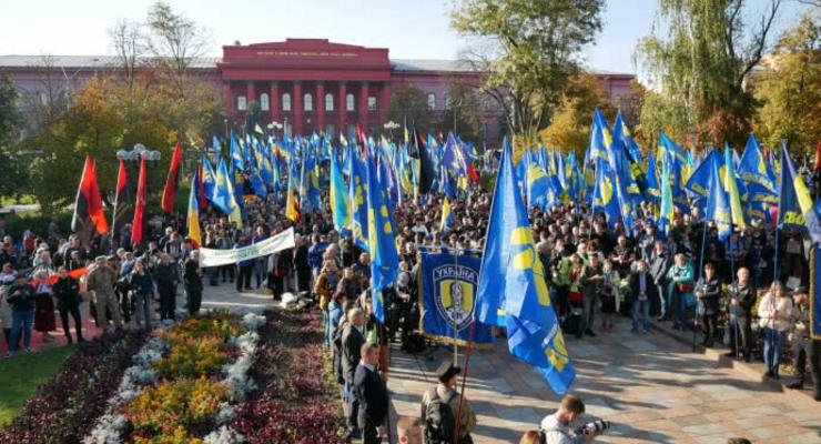 В Киеве проходит марш националистов. Онлайн