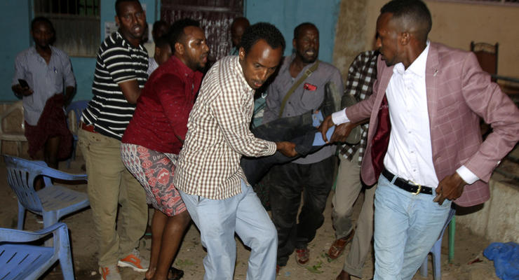 Двойной теракт в Сомали унес жизни 20 человек