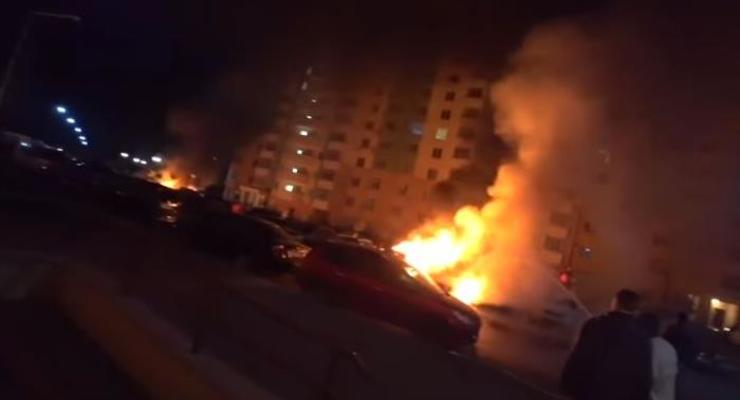 Под Киевом чиновнице подожгли два автомобиля