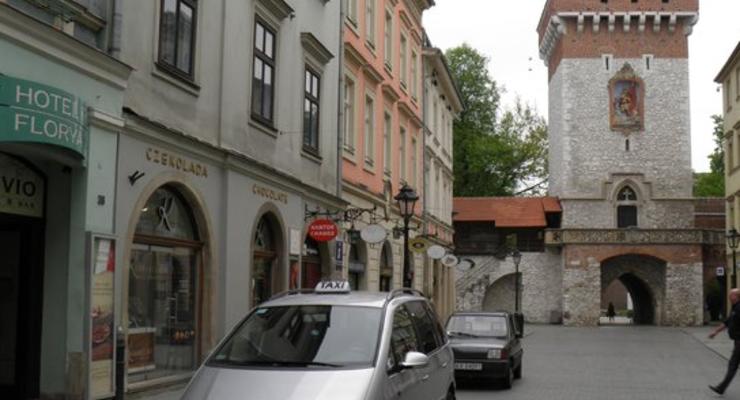 В Польше напали на украинского таксиста и угнали его авто
