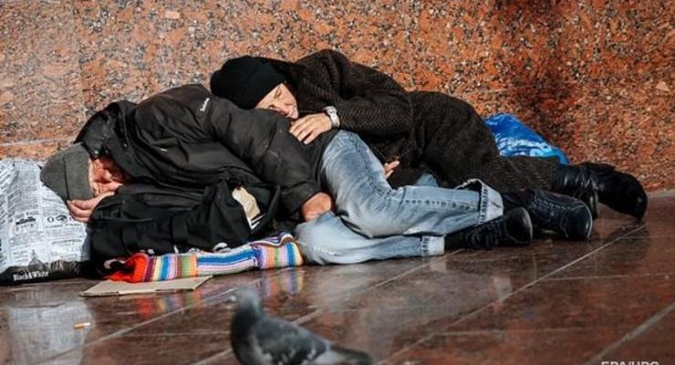 В Венгрии запретили спать на улице