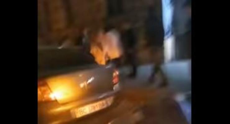 Две пьяные женщины с детьми избили женщину-таксиста во Львове