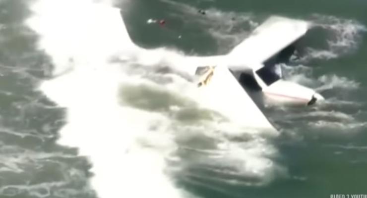 В США легкомоторный самолет упал в океан