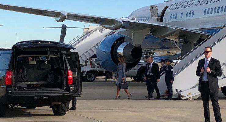 Самолет с Меланией Трамп задымился в воздухе