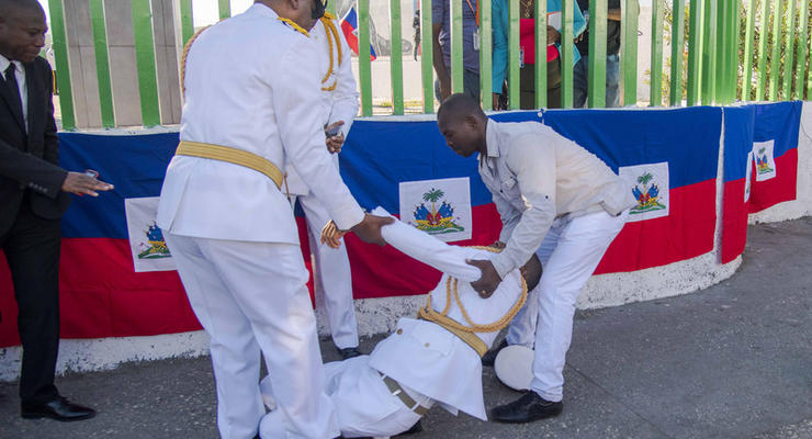 На жизнь президента Гаити совершено покушение