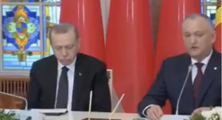 Эрдоган уснул во время речи президента Молдовы