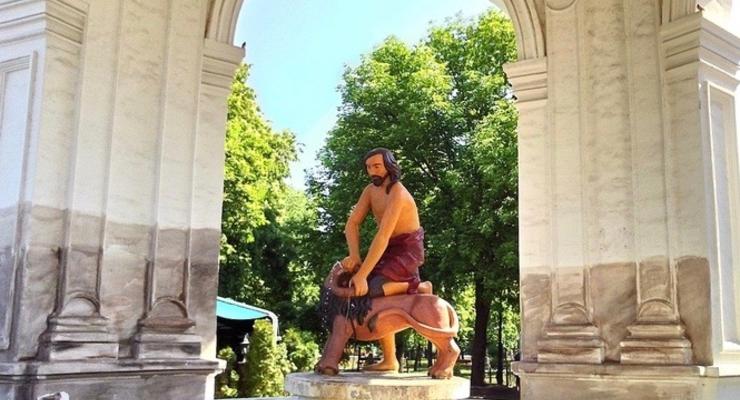В Киеве отремонтируют окутанный легендами старейший фонтан столицы