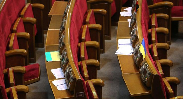 Заработались: к закрытию заседания в Раде осталось 13 депутатов из 450