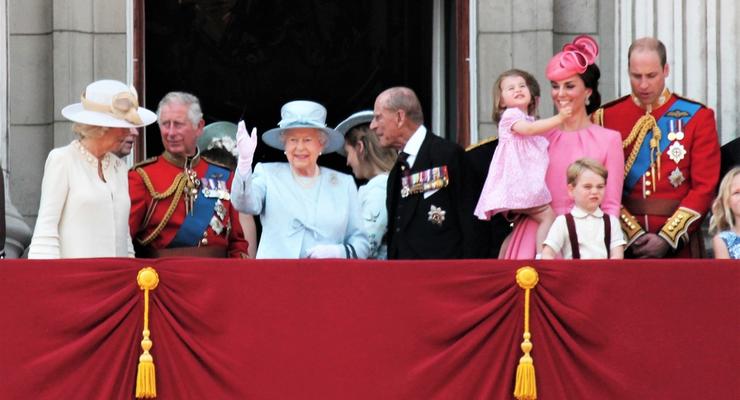 Если нельзя, но очень хочется: пять запретов, которые нарушает королевская семья