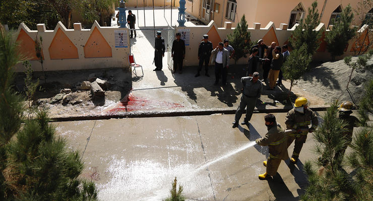 В Афганистане проходят парламентские выборы, на участках взрывы