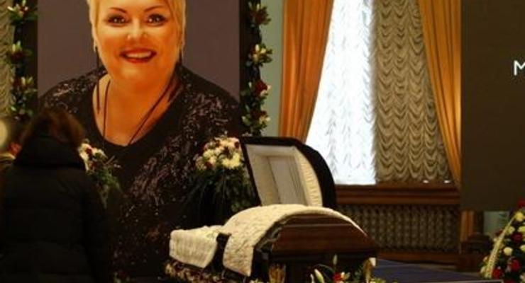 В Киеве простились с погибшей актрисой Поплавской