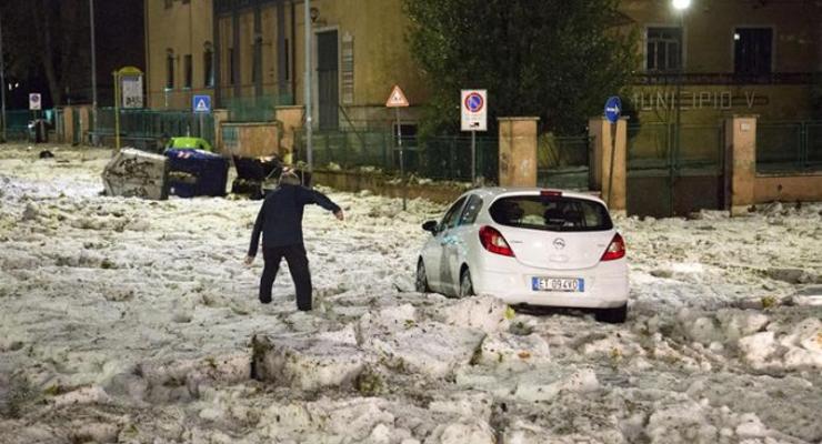 Рим накрыла буря: Улицы в глыбах снега и льда
