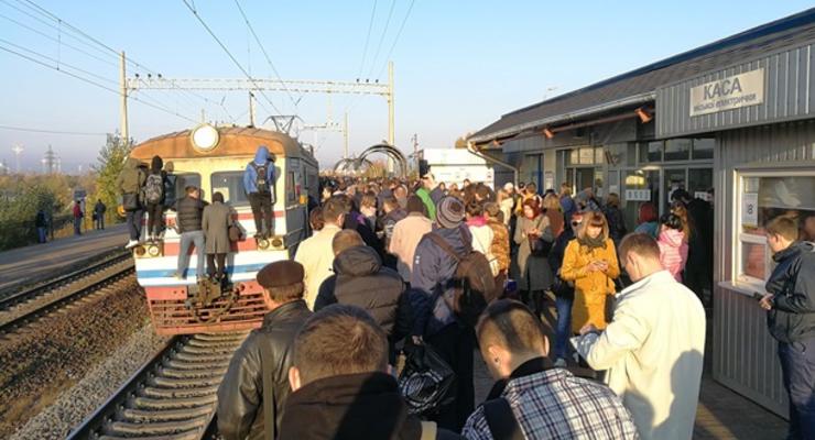 В Киевпасстрансе отреагировали на блокирование электрички