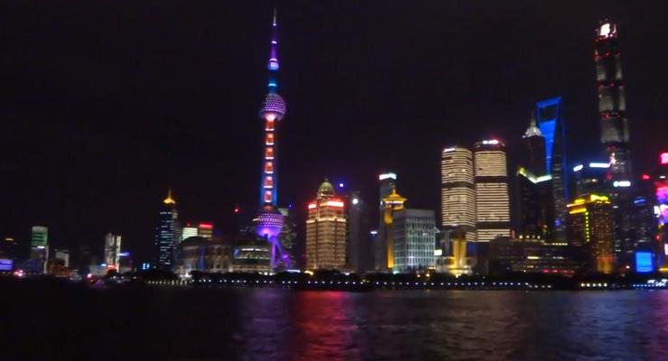 Световое шоу в Шанхае собрало сотни тысяч туристов