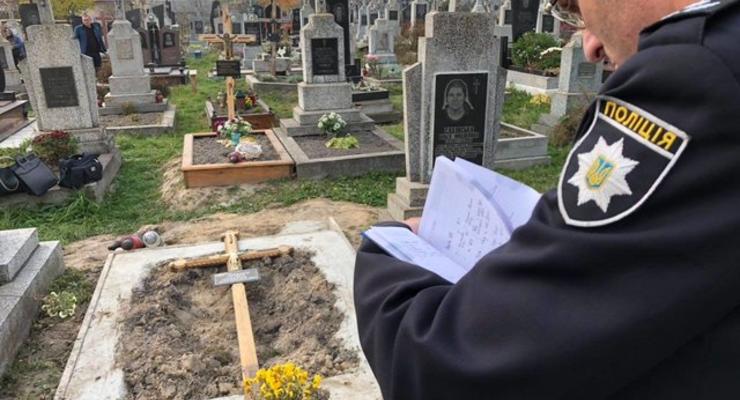 Под Львовом младенец найден мертвым на кладбище: Личность матери установлена