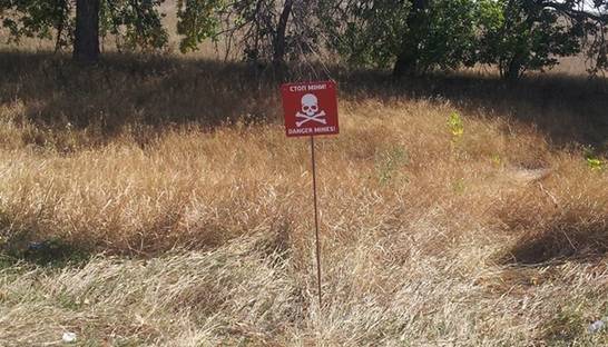 Автомобиль ремонтников подорвался на Донбассе