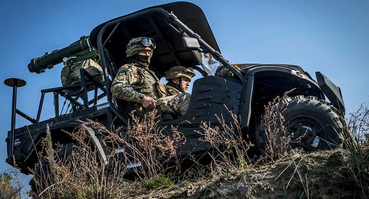 Украинские военные получили боевые вездеходы
