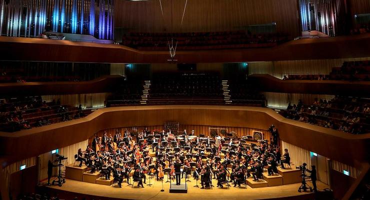 В Швеции из-за жвачки концерт классической музыки закончился дракой