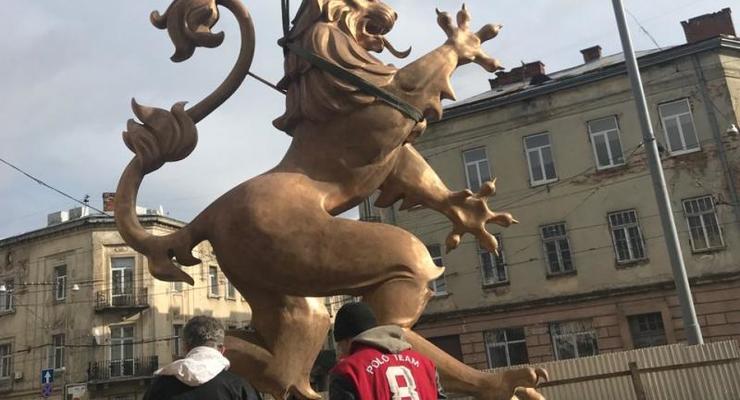 Во Львове появился памятник льву с герба ЗУНР
