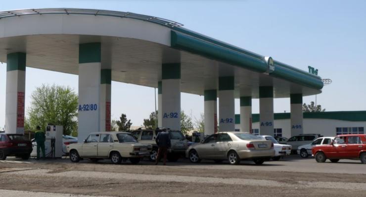 В Туркменистане люди массово скупают бензин, муку и сигареты