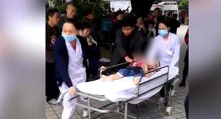 В Китае женщина с ножом напала на детсад, ранены 14 детей