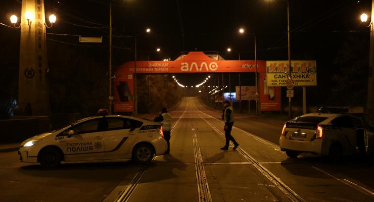 В Днепре полиция проверяет заминированный Амурский мост