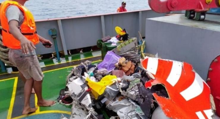 Авиакатастрофа в Индонезии: найдены первые тела