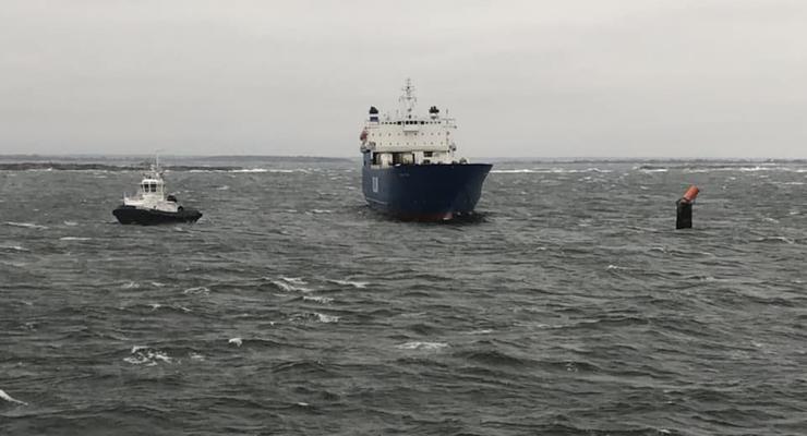 Эстонский паром потерял управление и застрял в Балтийском море