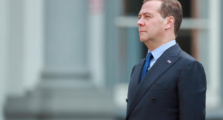 Медведев поручил предотвратить негативное влияние санкций против Украины