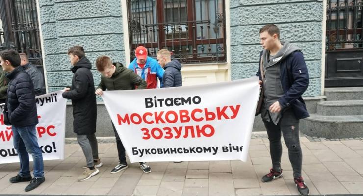В Черновцах напали на участников акции против Тимошенко