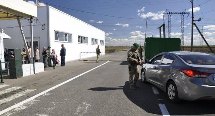 Сепаратисты обстреляли пункт пропуска Марьинка