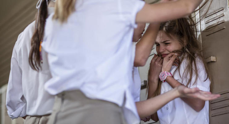 В Харьковской области школьники на перемене жестоко избили девочку